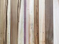 Tafels uit hout van oude zeekisten